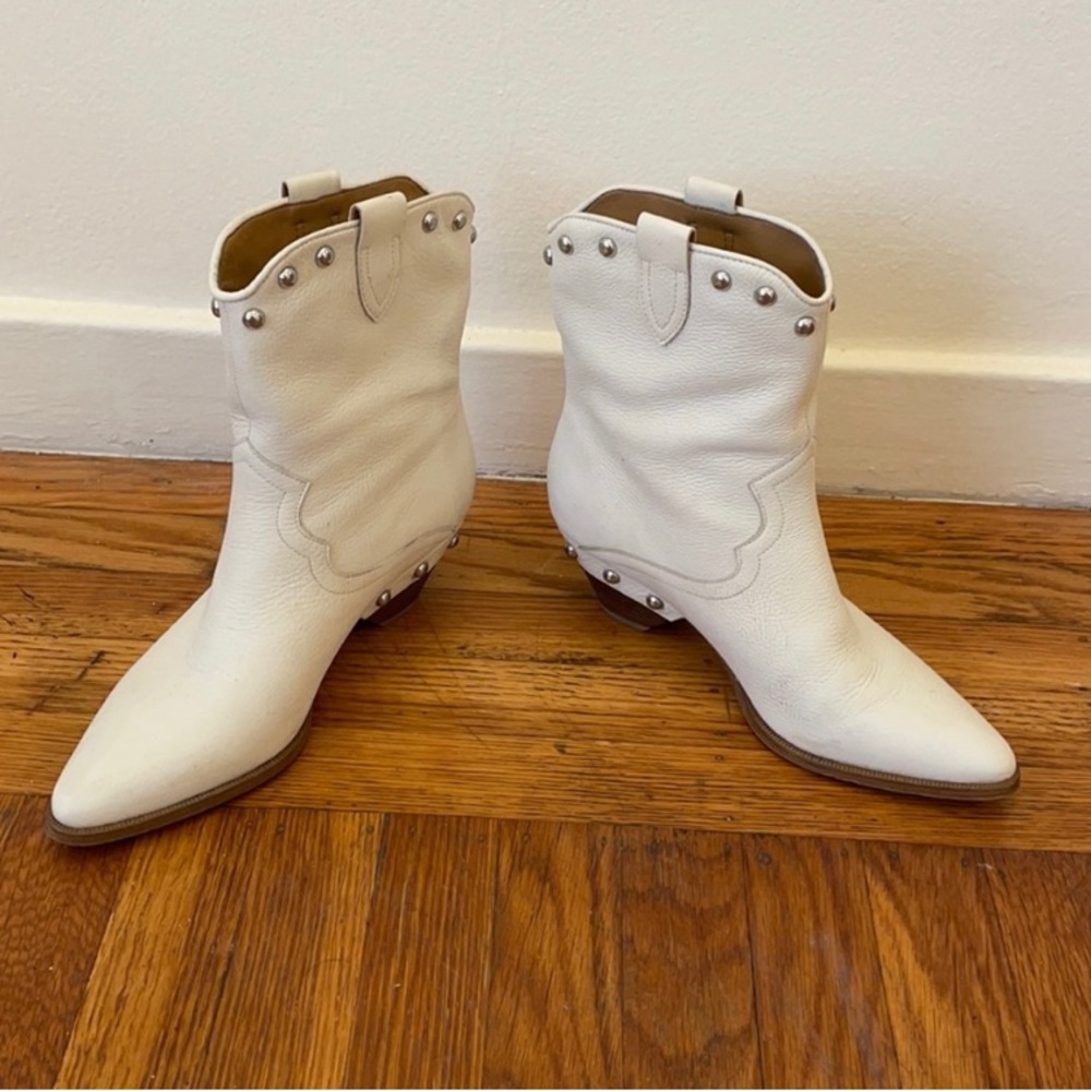 White Marc Fisher Western boots Size 7